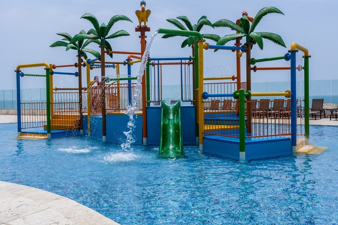 Imagen de la piscina del Hotel Ghl Corales De Indias. Foto 13