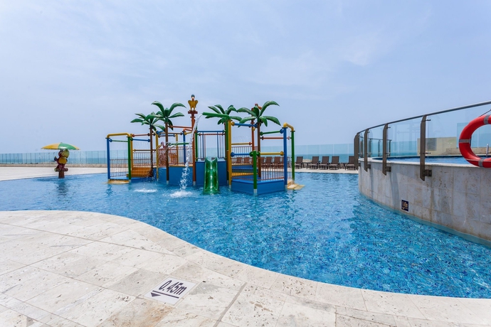 Imagen de la piscina del Hotel Ghl Corales De Indias. Foto 14