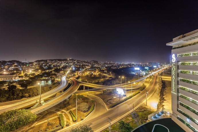 Imagen de los exteriores del Hotel Ghl Corales De Indias. Foto 9