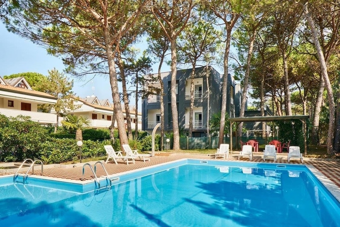 Imagen de la piscina del Hotel Ghotel Lignano. Foto 13