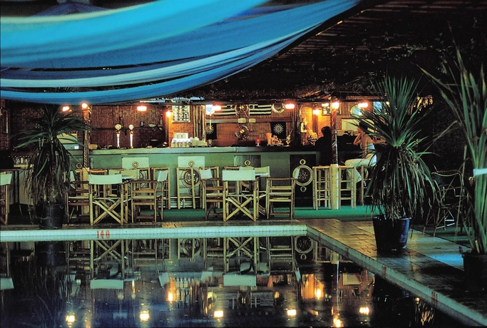 Imagen del bar/restaurante del Hotel Ghotels Athos Palace. Foto 2