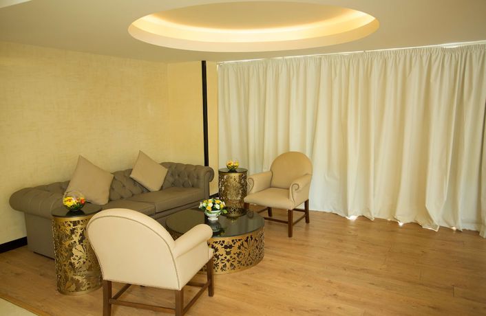 Imagen de los interiores del Hotel Ghs. Foto 19