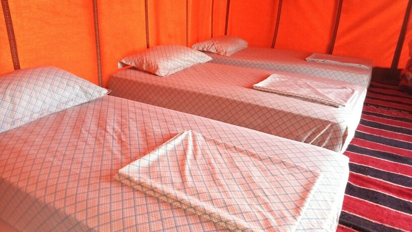 Imagen de la habitación del Hotel Ghwirate Taalab Bivouac - Campsite. Foto 15