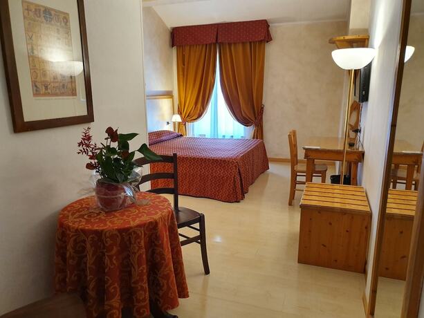 Imagen de la habitación del Hotel Gialletti. Foto 19