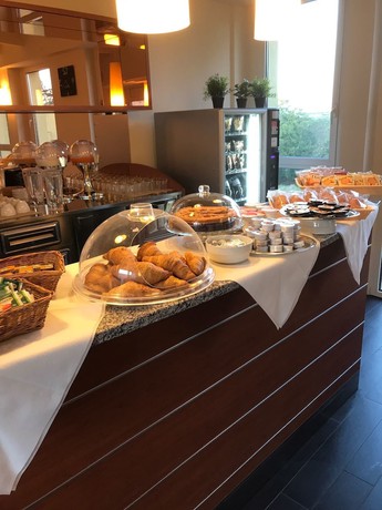 Imagen del bar/restaurante del Hotel Giallo. Foto 4