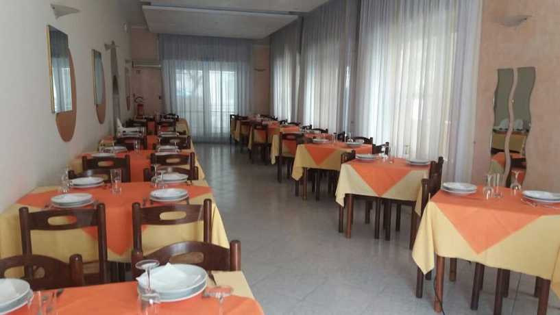 Imagen del bar/restaurante del Hotel Gianella. Foto 9