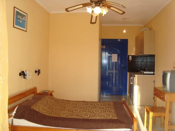 Imagen de la habitación del Hotel Gianna Studios. Foto 20
