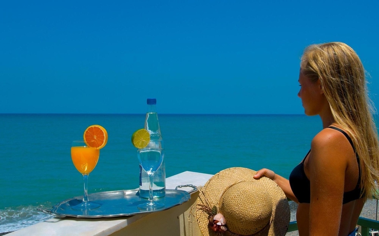 Imagen de los exteriores del Hotel Giannoulis – Grand Bay Beach Resort - Adults Only. Foto 14