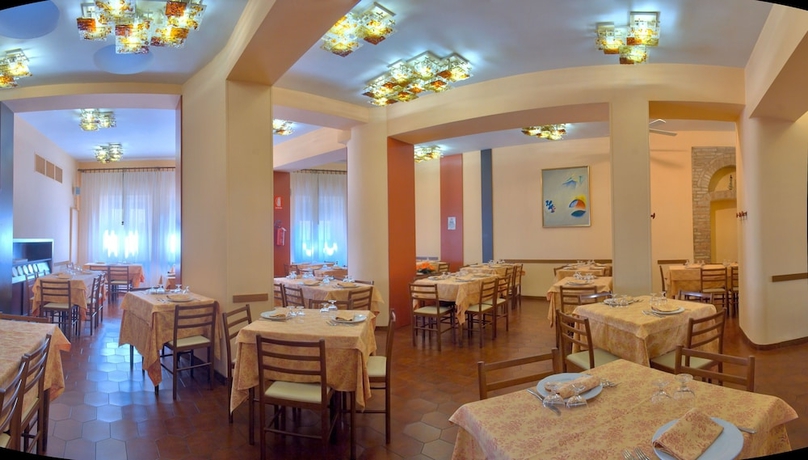Imagen del bar/restaurante del Hotel Giardinetto, Loreto. Foto 5