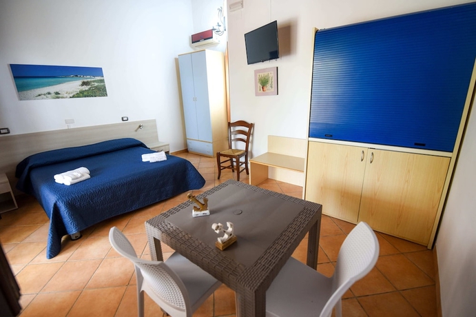 Imagen de la habitación del Hotel Giardini Sausari Residence. Foto 10