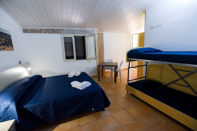 Imagen de la habitación del Hotel Giardini Sausari Residence. Foto 18