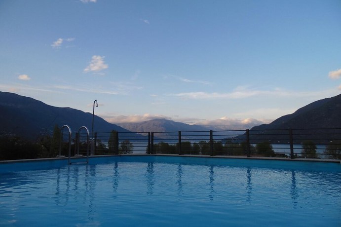 Imagen de la piscina del Hotel Giardino, Cannobio. Foto 10