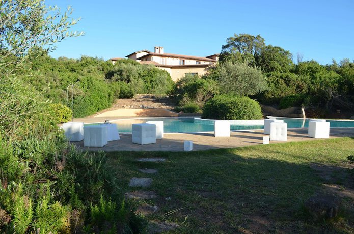Imagen de la piscina del Hotel Giardino Corte Rubja. Foto 12