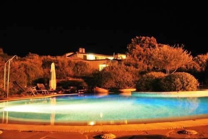 Imagen de la piscina del Hotel Giardino Corte Rubja. Foto 14