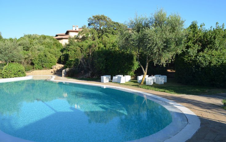 Imagen de la piscina del Hotel Giardino Corte Rubja. Foto 15