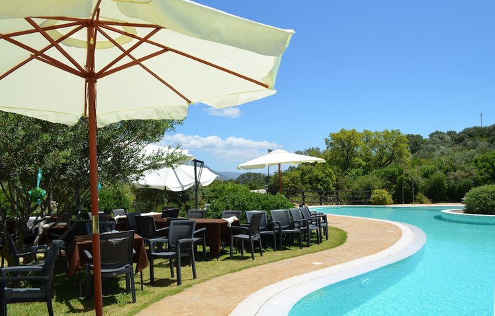 Imagen de la piscina del Hotel Giardino Corte Rubja. Foto 16