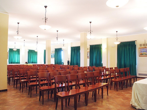 Imagen de los interiores del Hotel Giardino Degli Ulivi Resort. Foto 9