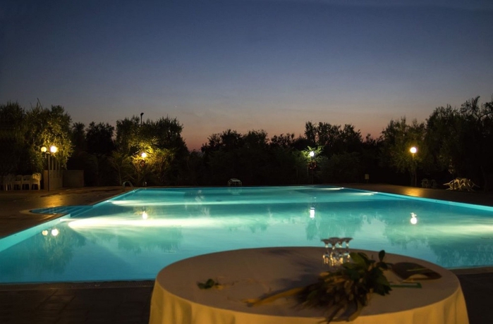 Imagen de la piscina del Hotel Giardino Degli Ulivi Resort. Foto 14