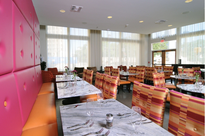 Imagen del bar/restaurante del Hotel Gibbs Downtown Riverwalk. Foto 2