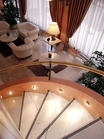 Imagen de los interiores del Hotel Giberti and Spa. Foto 5