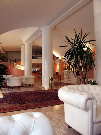 Imagen de los interiores del Hotel Giberti and Spa. Foto 6