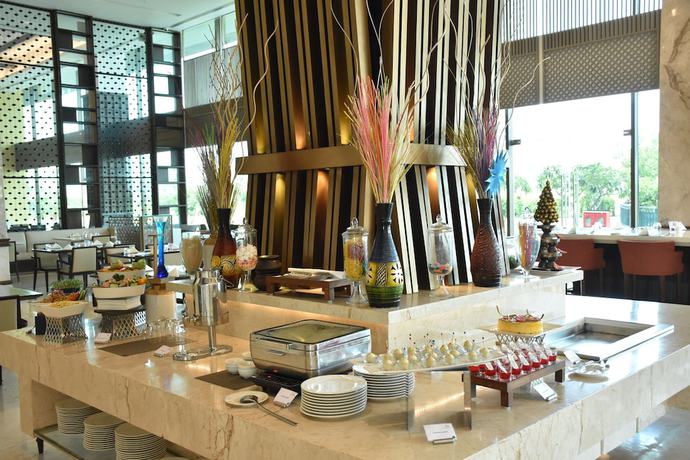 Imagen del bar/restaurante del Hotel Gift City Club – a member of Radisson Individuals. Foto 2