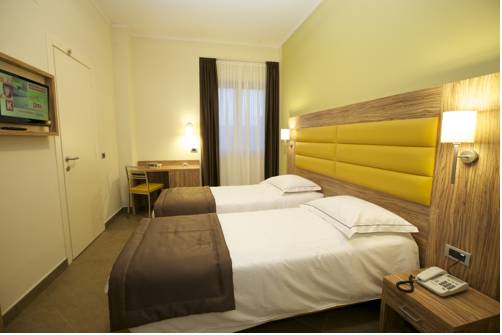 Imagen de la habitación del Hotel Gigahotel. Foto 5