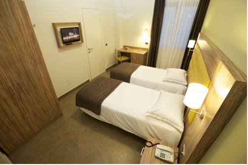 Imagen de la habitación del Hotel Gigahotel. Foto 6