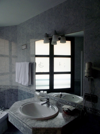 Imagen de la habitación del Hotel Gijon. Foto 4
