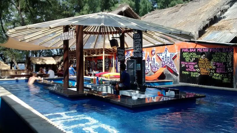 Imagen de la piscina del Hotel Gili Beach Bum - Hostel. Foto 20