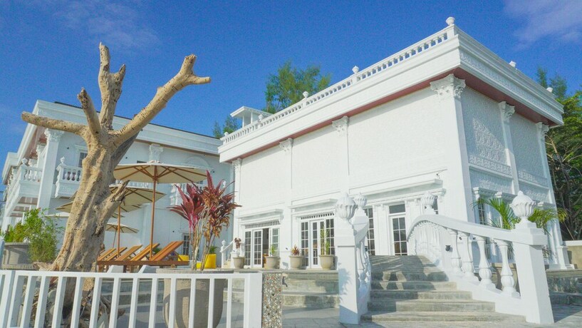 Imagen general del Hotel Gili Beachfront Suites. Foto 11