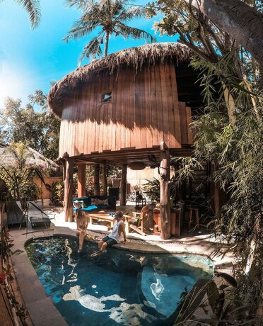 Imagen general del Hotel Gili Treehouses. Foto 9