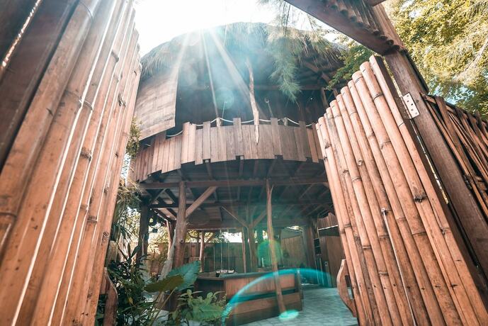Imagen general del Hotel Gili Treehouses. Foto 12