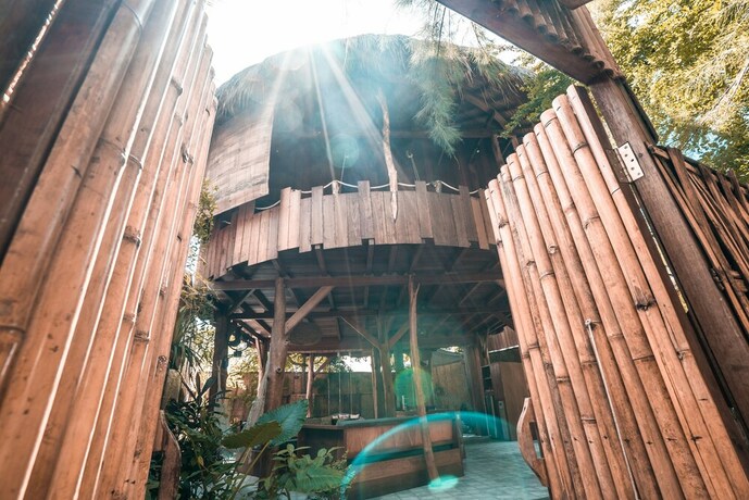 Imagen de la habitación del Hotel Gili Treehouses. Foto 28