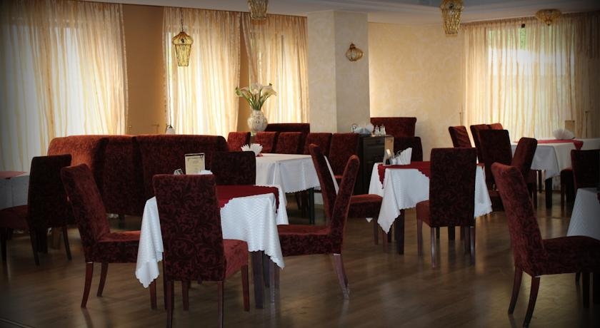 Imagen del bar/restaurante del Hotel Gilija. Foto 2