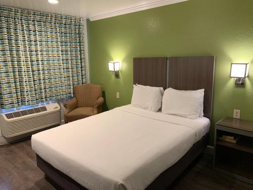 Imagen de la habitación del Hotel Gilroy Inn. Foto 7