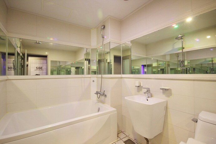 Imagen de la habitación del Hotel Gimhae Eobangdong Vvip. Foto 13