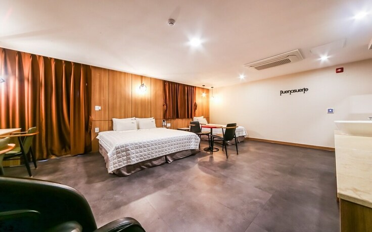 Imagen de la habitación del Hotel Gimhae Jangyu AM. Foto 15