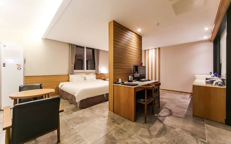 Imagen de la habitación del Hotel Gimhae Jangyu AM. Foto 17
