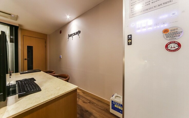 Imagen de la habitación del Hotel Gimhae Jangyu AM. Foto 33