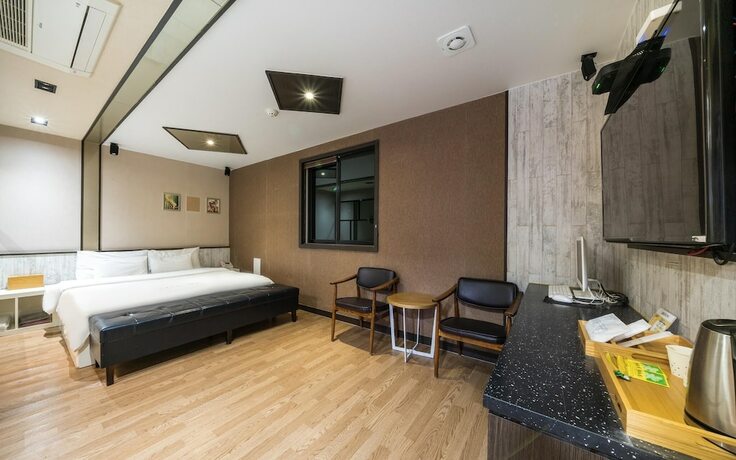 Imagen de la habitación del Hotel Gimhae Jangyu MU. Foto 17