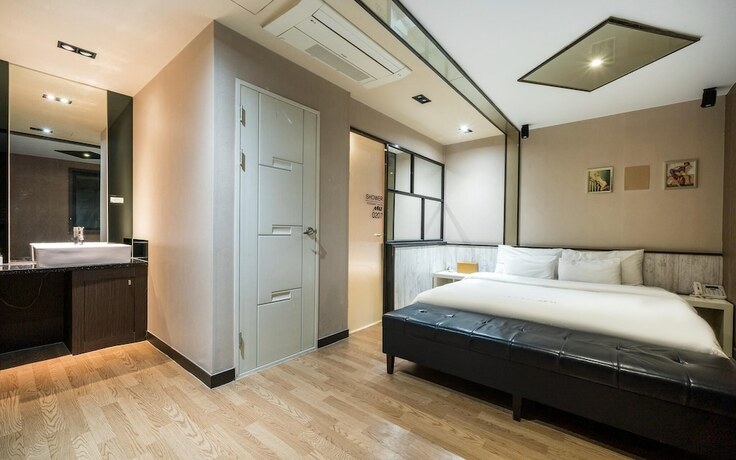 Imagen de la habitación del Hotel Gimhae Jangyu MU. Foto 19