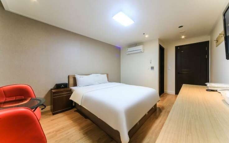 Imagen de la habitación del Hotel Gimhae Jangyu Show. Foto 13
