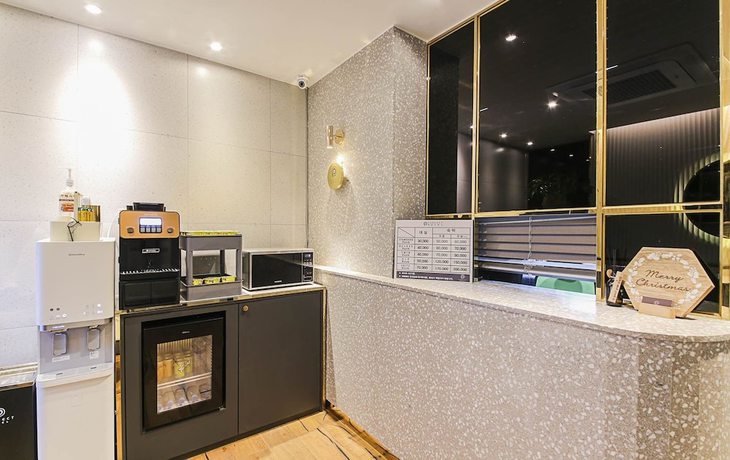 Imagen de los interiores del Hotel Gimhae Perfect. Foto 19