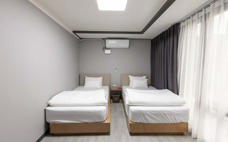 Imagen general del Hotel Gimhae Samgye Brown Dot. Foto 1