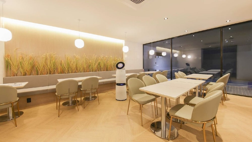 Imagen de los interiores del Hotel Gimhae The Van. Foto 15