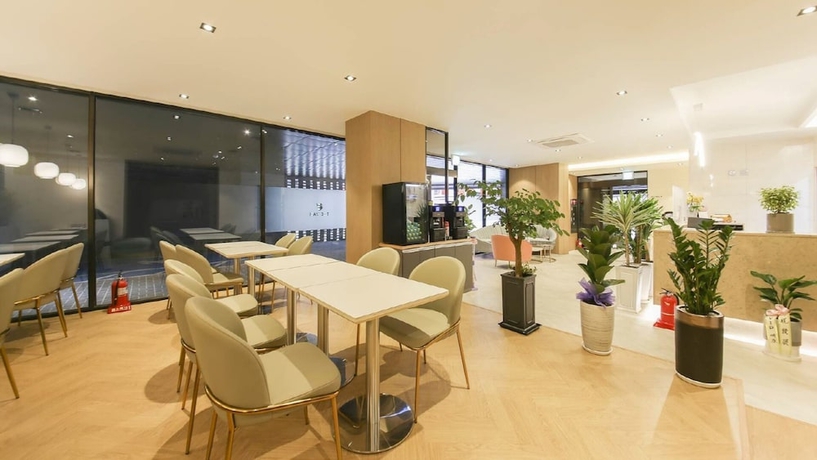 Imagen de los interiores del Hotel Gimhae The Van. Foto 16