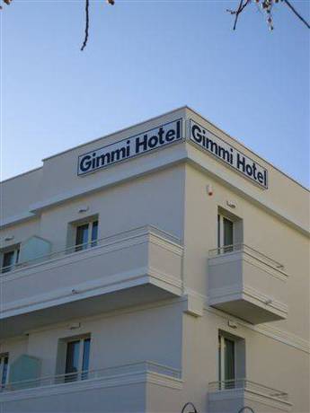 Imagen de los exteriores del Hotel Gimmi. Foto 9