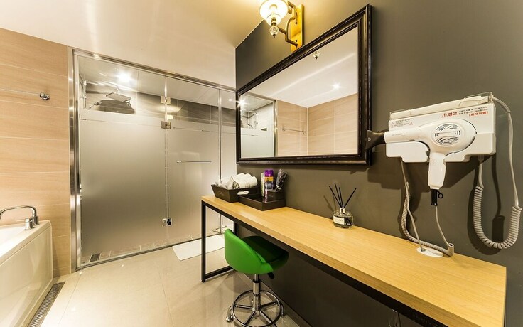 Imagen de la habitación del Hotel Gimpo Docking Hotel. Foto 12