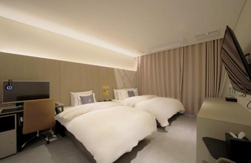 Imagen de la habitación del Hotel Gimpo JK. Foto 17
